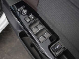 ◆パワーウィンドウスイッチ◆運転席から全席の窓の開閉操作を行うことが出来いつでも換気ができます!