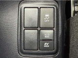 ハイブリット車は走行モードを選択することができます。燃費重視の時は「ECOモード」、モーターのみで静かに走る時は「EVモード」と道路状況に応じて使い分け出来ます。