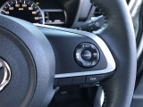 【ステアリングスイッチ】右です。ハンドルから手を離さず、運転に集中したまま手元でマルチインフォメーションディスプレイ内の表示切替などができます。
