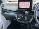 オートマチックドライブです!駐車ブレーキは左足での踏み込み式です