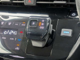 先進的でコンパクトな電子制御シフトレバー。軽くスムーズな操作感で、見た目もスマートに仕上げられたデザインです。