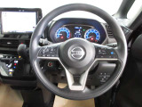 運転が楽しくなる明るく開放的な運転席まわりです。プロパイロットで高速など運転支援で疲れを軽減してくれます!