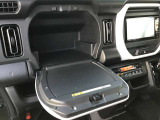 たっぷり収納できるグローブBOXです。