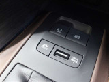 ドライブモードセレクト(ECO/NORMAL/SPORT)、モーターのみで静かに走行出来るEVドライブモードが採用されています。