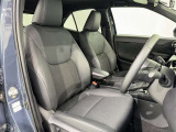 高いホールド性で運転姿勢が安定します。長距離ドライブでも疲れにくいのが魅力です。快適なドライビングライフをお送りください♪