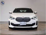 【キドニーグリル】BMWは約90年もの間、ほぼ全ての車両にひと目でBMWだと分かるこの特徴的なフロントグリルが備えられ、デザイン・アイコンとして親しまれてきました。