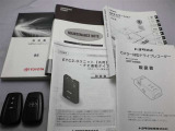 取説・メンテナンスノート・スマートキーの3点セットです。