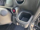 運転席にもドリンクホルダーあります♪