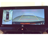 パノラミックビューモニター付きです。車両を上から見たような映像をディスプレイオーディオ画面に表示。運転席からの目視だけでは見にくい、車両周辺の状況をリアルタイムでしっかり確認できます。