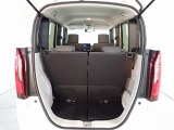 リアシートの後ろにはラゲッジスペースが確保されています。開口部も大きく床も低いので積み降ろしが楽です。