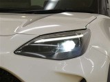 LEDヘッドライトです。デザイン性がよくとても明るいので、夜間の走行や悪天候でも安心です。しかも長寿命!