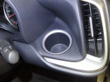 運転席にカップホルダーを装備しております。