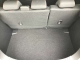 ラゲッジルームには荷物もしっかり積み込めます。大きめのお荷物も後部座席を倒せるのでばっちりです!