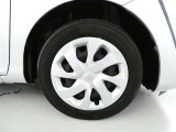 【ホイルキャップ】 純正ホイール装着車です。キャップですので万が一キズをつけても簡単に交換可能です。