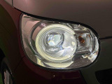 対象物が見やすく白く明るい光で夜間走行をサポートするBi-Angle LEDヘッドランプ(AFS【ステアリングに合わせてヘッドランプが進行方向を照らす】・オートレベリング機能付き)を搭載