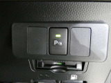 【クリアランスソナー】駐車時などに障害物へ近づくと、警告音やメーター表示で知らせてくれます。