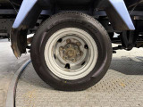 タイヤサイズは前175/80R15 101/99N LT 後155R13 90/89N LT です☆