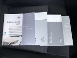 車両取扱説明書、保証書も付属しています。ナビの取説やかんたん早わかりガイドもok