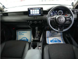 とても握りやすいステアリング!運転手の気持ちがそのまま伝わるかのような反応をしてくれます!小物入れや各ボタンの配置にこだわり、とても使いやすいです !視認性も良好なのでロングドライブもお任せ下さい!