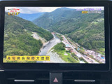大きく見やすい画面で、停車中にテレビ番組の映像を視聴できます。休憩時間など、車内でひと息つく場面にも活用しやすく、画面表示の内容を確認しやすいのも魅力です。