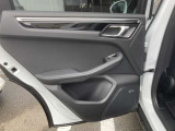 手厚いサポートを提供する「ポルシェ自動車保険」を取り扱っております。オリジナル補償(無償)が付帯し、万が一の際も正規販売店ならではの確かな安心でオーナー様を支えます。保険選びもお気軽にご相談ください。