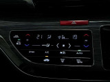 風量自動調整の快適オートエアコンを装備!!運転席側・助手席側それぞれに温度設定ができます☆