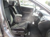 すっきりしたデザインの運転席で快適です☆