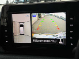 アラウンドビューモニター搭載で運転席からクルマの前後左右の状況を確認できます。