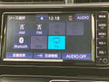 AM・FMラジオやBluetooth、テレビなど、複数の音源を画面から選択できます。利用したい項目を見比べやすく、普段の移動中も好みに合わせて使い分けられます。