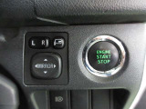 ワンタッチでシステムが始動します。ミラーは電動格納式で狭い駐車場でも安心です。