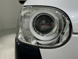 LEDヘッドライトは、点灯の瞬間から最大光量を発揮し、突然暗くなるトンネルなどでの安定感を高めます。
