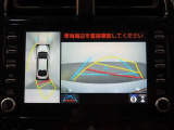 パノラミックビューモニター付きです。車両を上から見たような映像をディスプレイオーディオ画面に表示。運転席からの目視だけでは見にくい、車両周辺の状況をリアルタイムでしっかり確認できます。