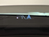 ヘッドアップディスプレーは車速やナビゲーション情報を表示いたします。
