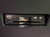 ETCカードを挿入することで高速道路を利用する際の支払いがキャッシュレスになったり、ETCスマートインターチェンジが利用できたり、とても便利なアイテムです!保証は修理保証のみとなります。