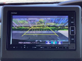 バックモニター付きで、車庫入れやバック時の後方確認をしっかりサポート。モニターに映し出される映像で死角も確認しやすく、狭い場所での駐車や後退時の操作をより安心して行えます。