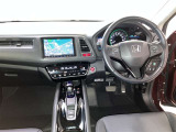 運転席周りのレイアウトをご覧ください。ナビゲーションが綺麗に装着されすっきり収まってますね!