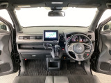 【前方視界】開放的な前方視界!運転がしやすく疲れにくいです♪窓が大きく、見通しがとっても良いおクルマですよ♪