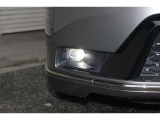 LEDフォグライトを装備。シャープな光と低消費電力でドライブをサポートします。