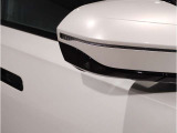 【BMWミラー】視認性の高いスタイリッシュなミラー。自動防眩機能も付いており夜間のドライビングをサポートします。