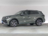 当店は、隣接地に新車ショールームを構え、徒歩数分の場所にはVW車のサービス拠点としては、全国最大規模の港北カスタマーサービスセンターを構え、お客様の様々なニーズにお応えできる体制でお待ちしております。