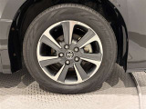 タイヤサイズは(205/60R16)で純正アルミホイールです