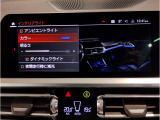 【ⅰドライブナビゲーション】文字情報も鮮明に表示する高解像度カラーディスプレイを採用。視認性に優れた地図デザインと特徴的な建造物を目印にした描写表示で現在位置を把握できます。地図データの更新も可能です