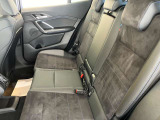 BMWの少し硬めの足回りは車の縦揺れを素早く整えるため、同乗者の方への車酔いにも効果が御座います。