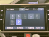 AM・FMラジオやディスク、テレビ、SD、Bluetoothなど、複数の音源を選択できます。お好みや利用シーンに合わせて切り替えられ、普段のお出かけでも車内時間を楽しめます。