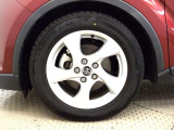 純正なので車に似合うデザインになっていますね。スタッドレスタイヤもご相談下さい。
