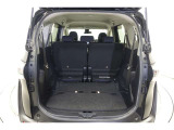 3列目シートは折りたたみが可能です。たためば荷物もしっかり積める!キャンプ用品なども、気兼ねなく積めそうです。旅行にも強い味方ですね。