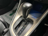 操作が簡単なシフトレバー。
