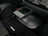 【ドリンクホルダー】さまざまな場所にございますので便利ですよ。