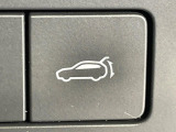 【パワーバックドア】スマートキーや運転席のボタンを押すだけでリアゲートが自動で開閉します!荷物を持っている時や、高い位置にあるバックドアを閉める際に便利な機能です♪