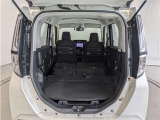 2列目シートを倒すと、大きな荷物の積載も可能です